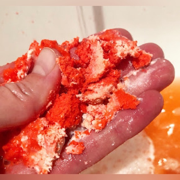 RARE LUSH COSMETICS CHRISTMAS NAUGHTY ELF BUBBLE BAR (Last One Available) - Picture 8 of 9